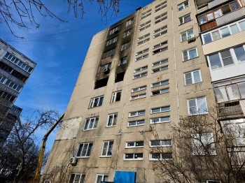 Жильцам пострадавшего от пожара подъезда дома на улице Фучика компенсируют аренду жилья